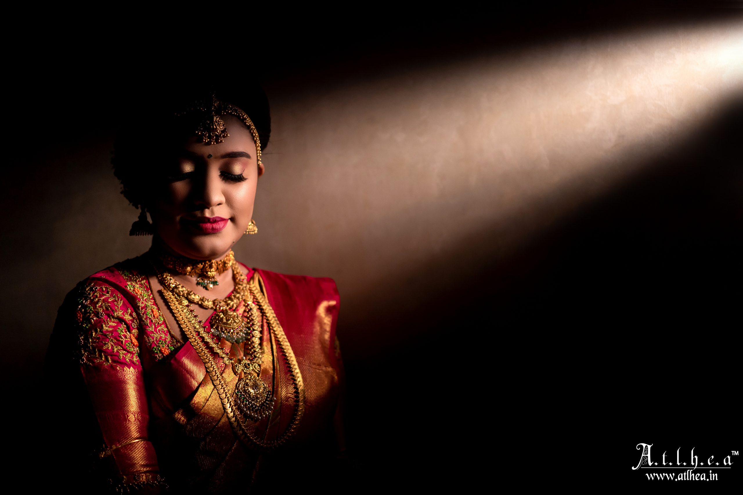 10 Best Bridal Poses For Indian Wedding Shot